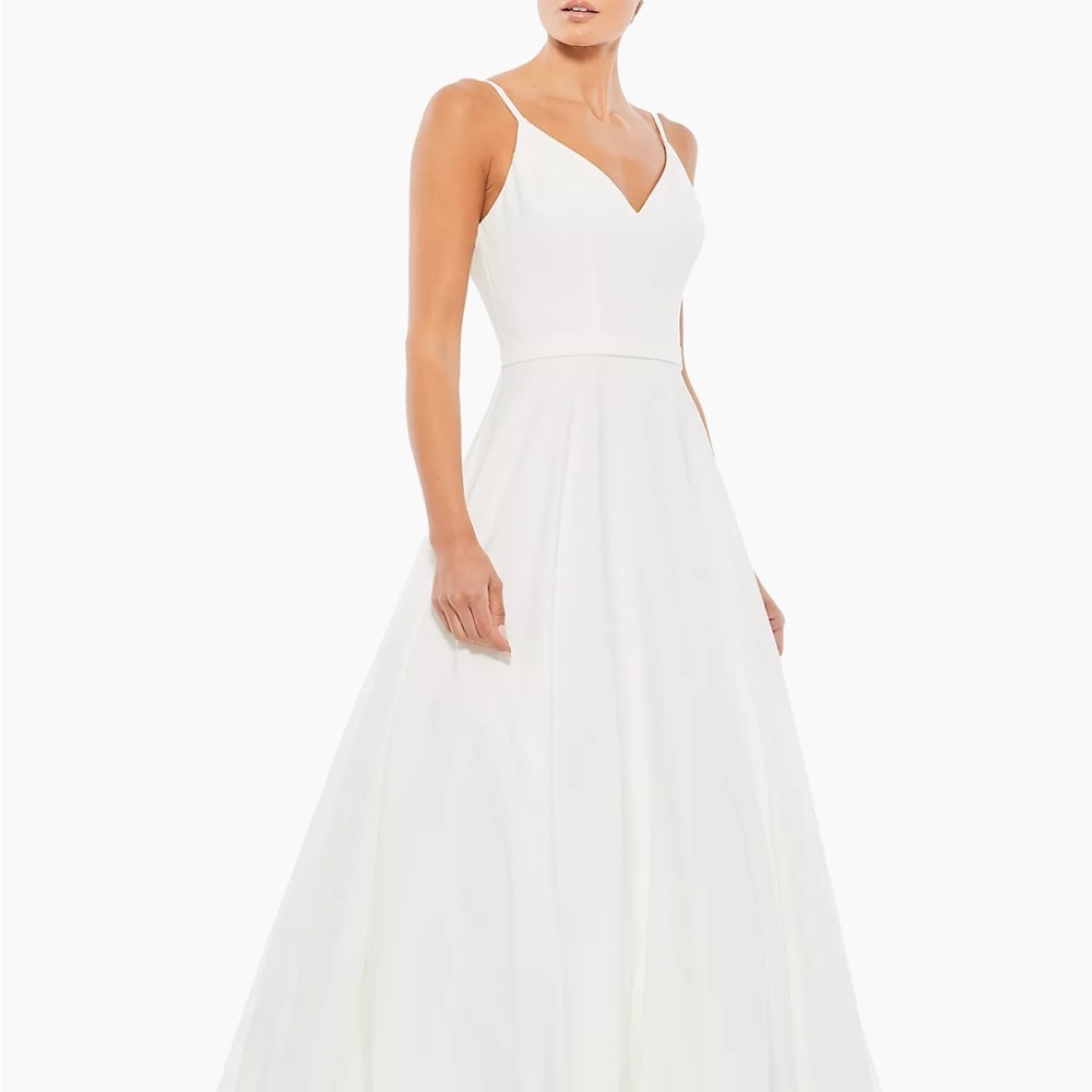 Ieena for Mac Duggal V-Neck Sleeveless A-Line Fully Lined Ball Gown size 8